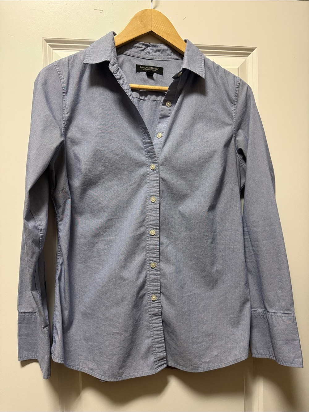 Banana Republic Women's Light Blue Button-Down Shirt